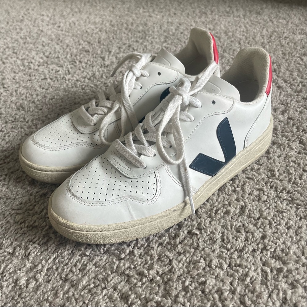 VEJA T2 Lace Front Sneaker